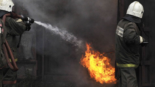 Пожарные спасли 47-летнего мужчину из загоревшегося частного дома