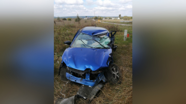 В Воронежской области три человека попали в больницу после столкновения МАЗа с Renault